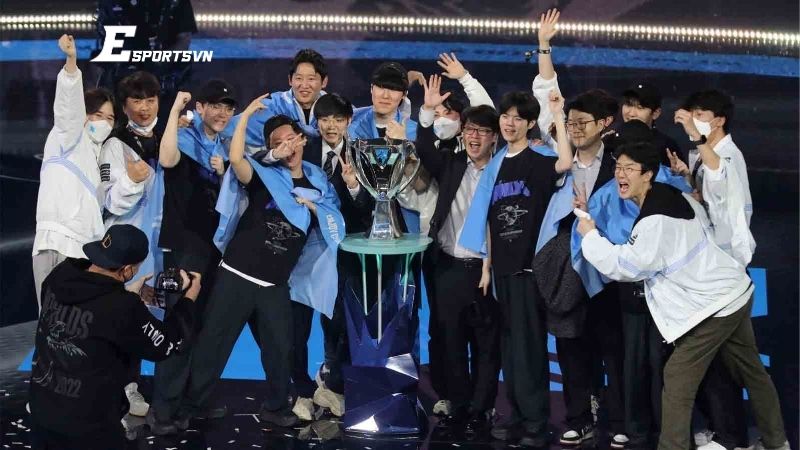 DRX từ seed 4 thành nhà vô địch CKTG 2022 đầy bất ngờ