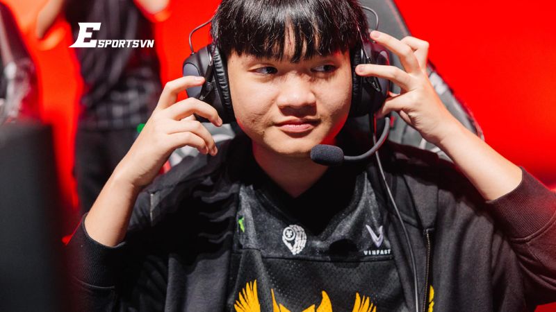 Emo bắt đầu sự nghiệp khi gia nhập đội MGN Box Esports từ năm 2023