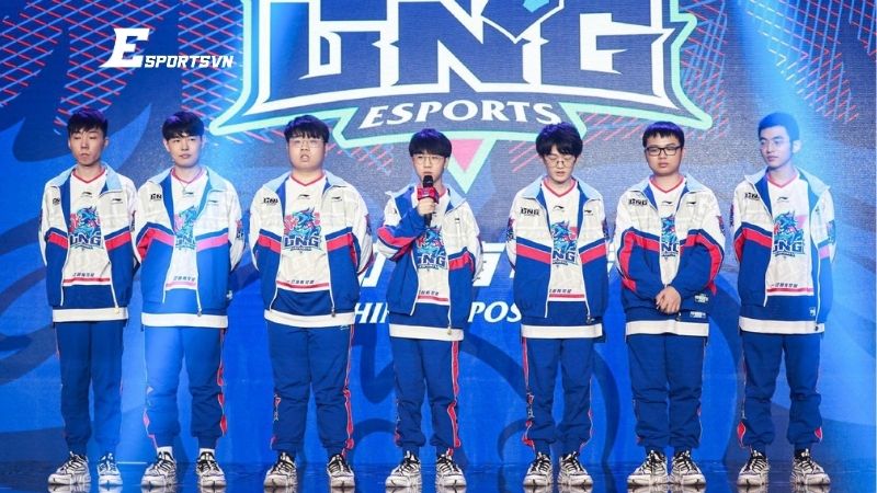 LNG Esports giao lưu với khán giả trước trận đấu