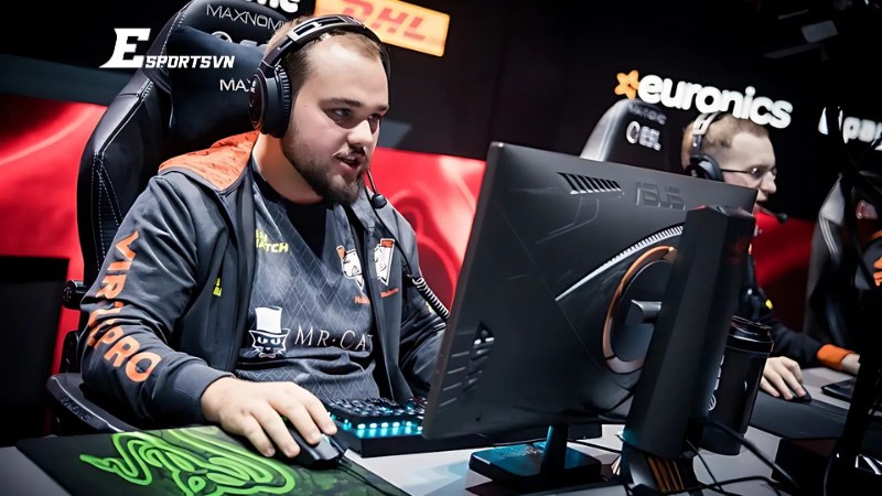 No[o]ne - Invoker hay, giao tranh mạnh
