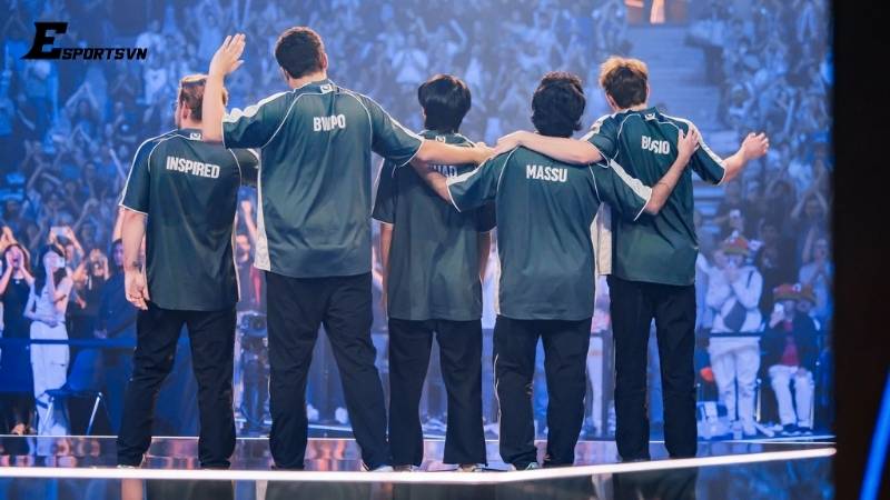 FlyQuest LOL xây dựng đội hình dựa trên sự hài hòa giữa chiến thuật và cá nhân