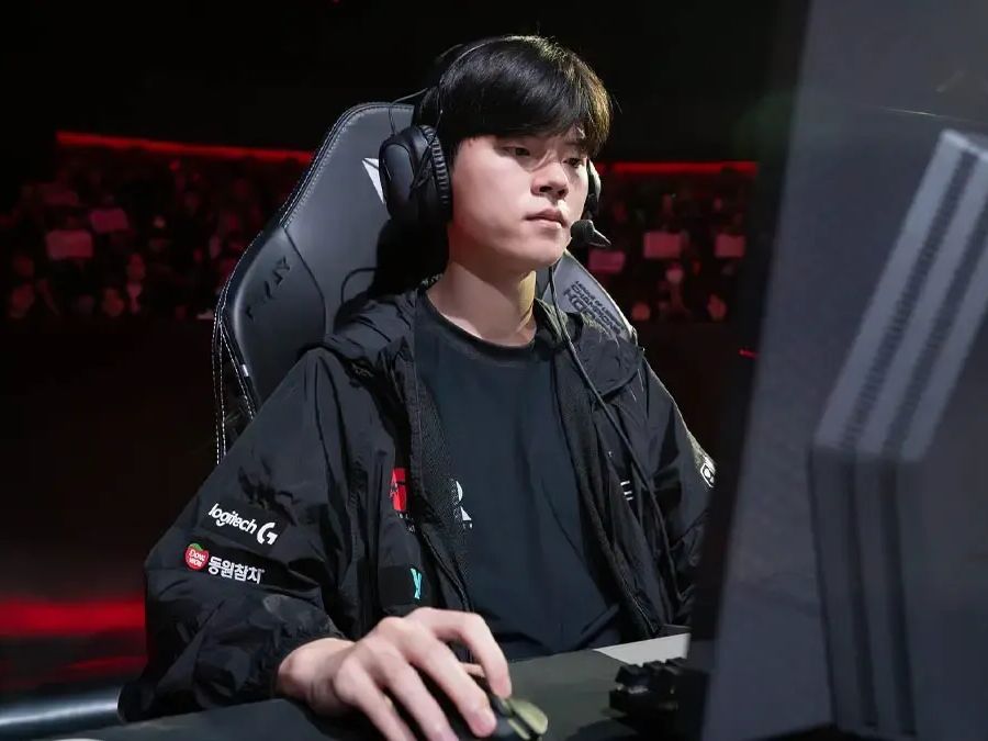 Tuyển thủ Deft tập trung cao độ tại giải LCK