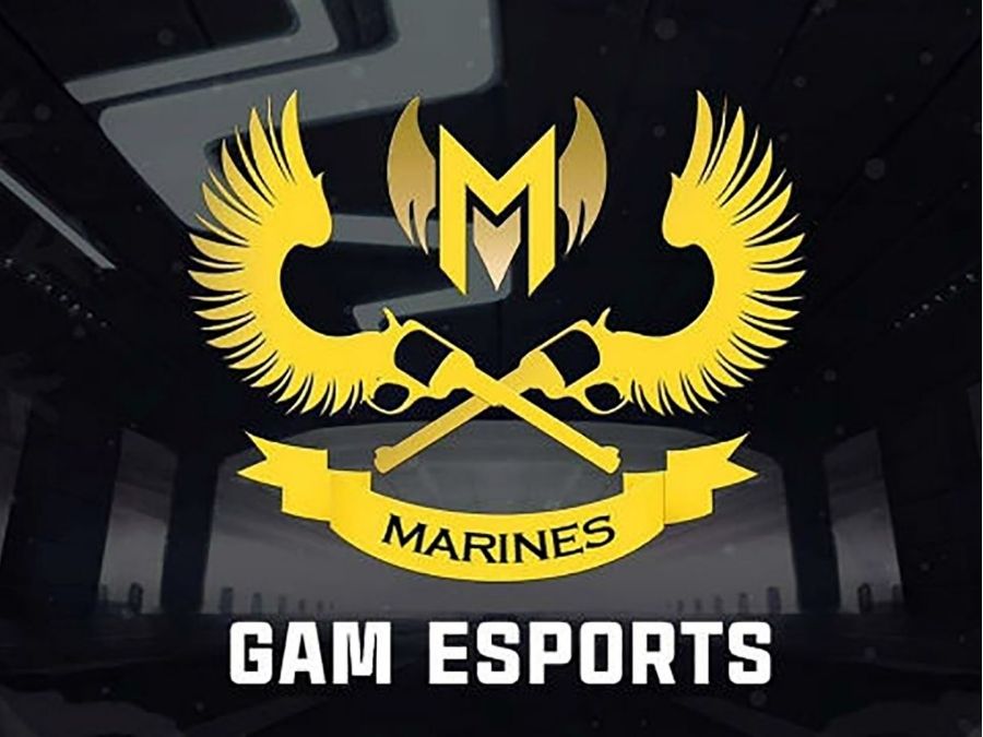 Logo vàng của GAM Esports với hai cánh và khẩu súng chéo
