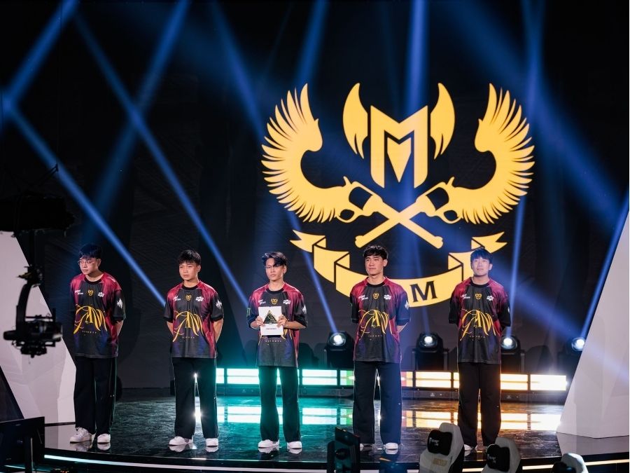 Đội hình GAM Esports đứng trên sân khấu EWC 2025